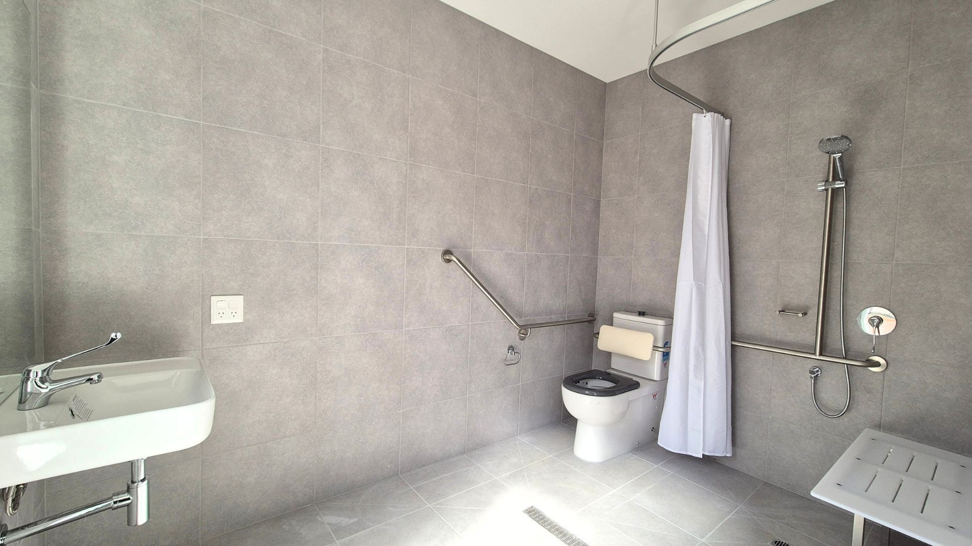 Clyde North Ensuite 1 reduced