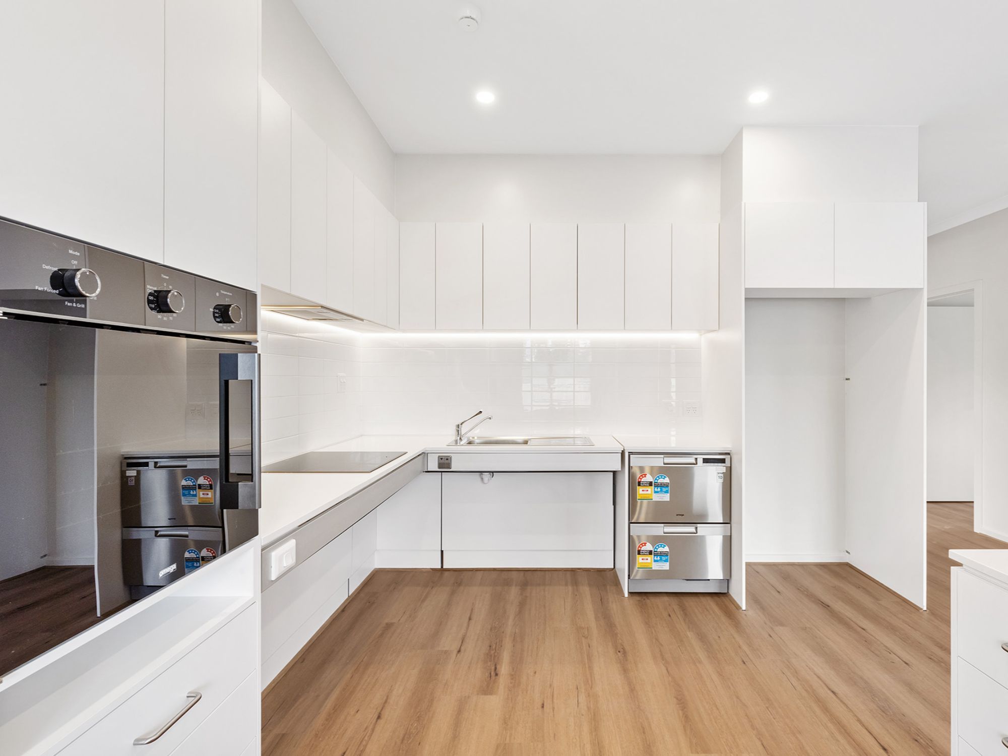 Fidge Kitchen 1 LR No Logo (1)