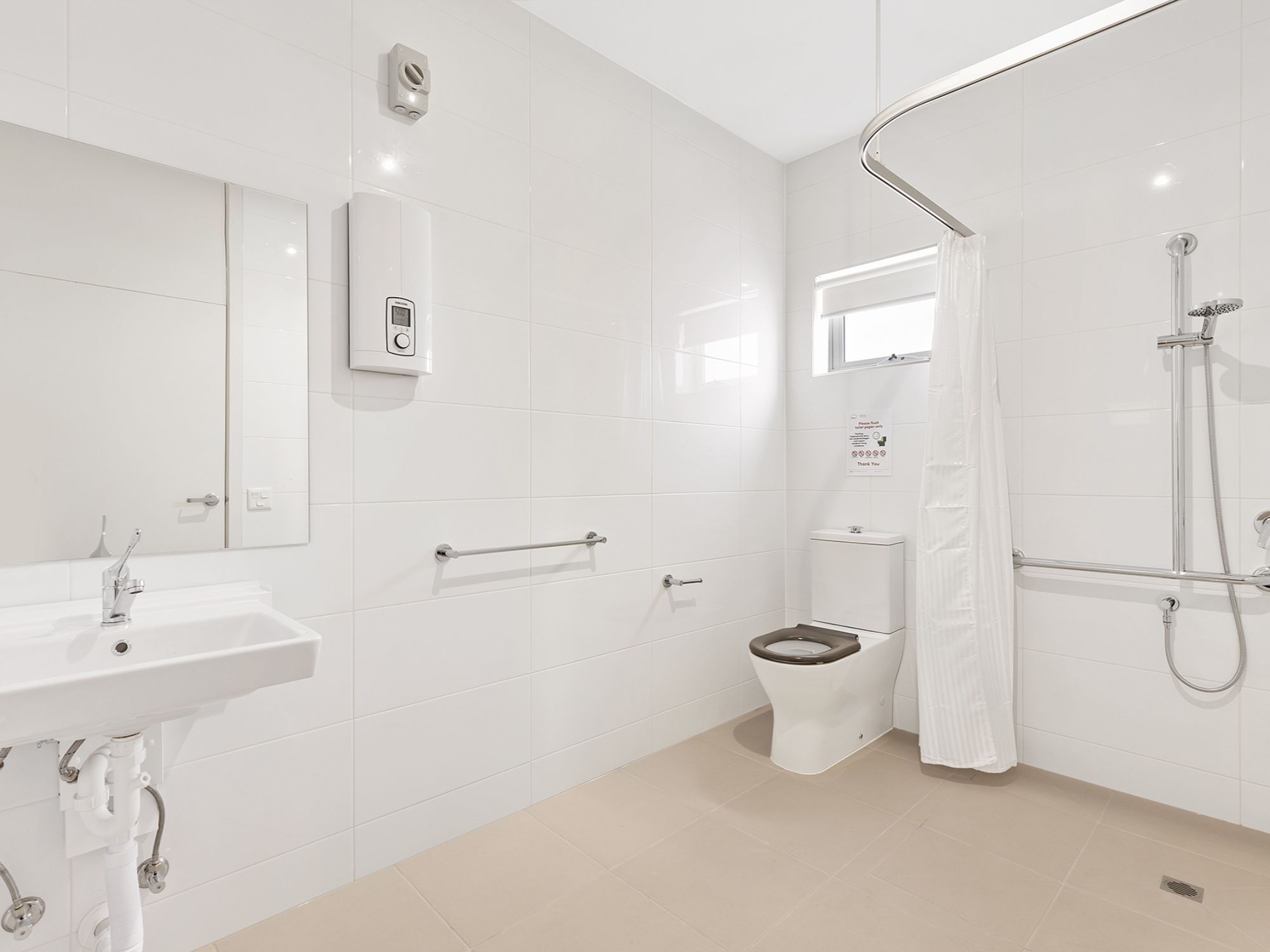 Fidge Ensuite 1 LR No Logo (1)