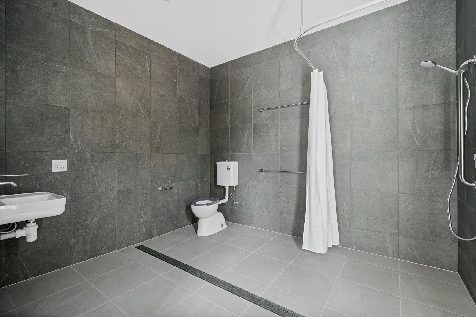 013 Open2view_ID965935-66A_Collins_Street