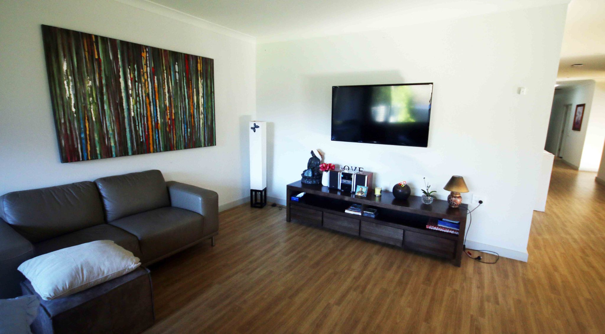 lounge tv