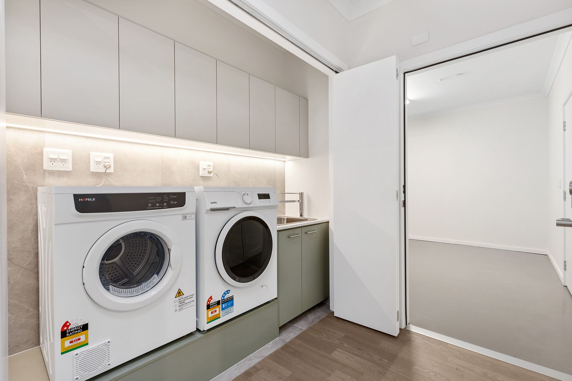 Rowans European Laundry LR No Logo