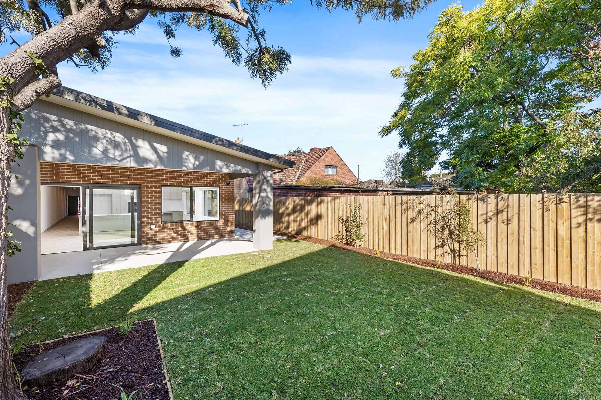Rowans Backyard 3 LR No Logo
