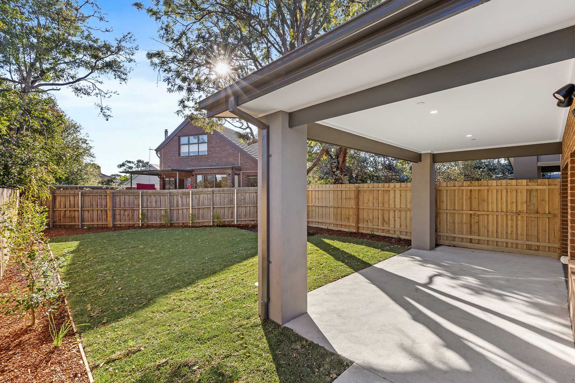 Rowans Backyard 4 LR No Logo