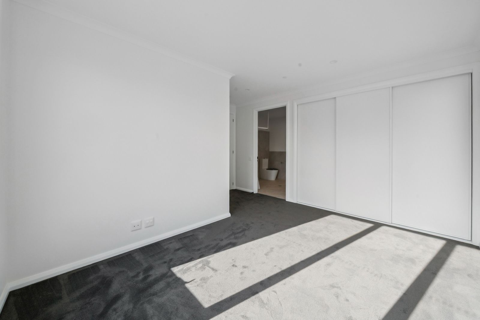 022 Open2view_ID958791-Elm_St