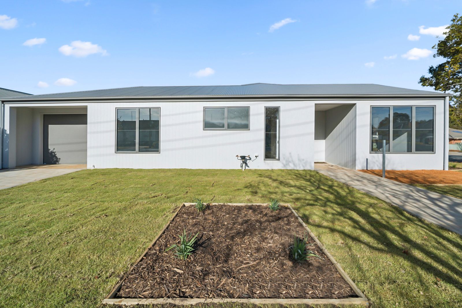013 Open2view_ID958791-Elm_St