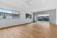 006 Open2view_ID940985-83_Queenstown_Avenue