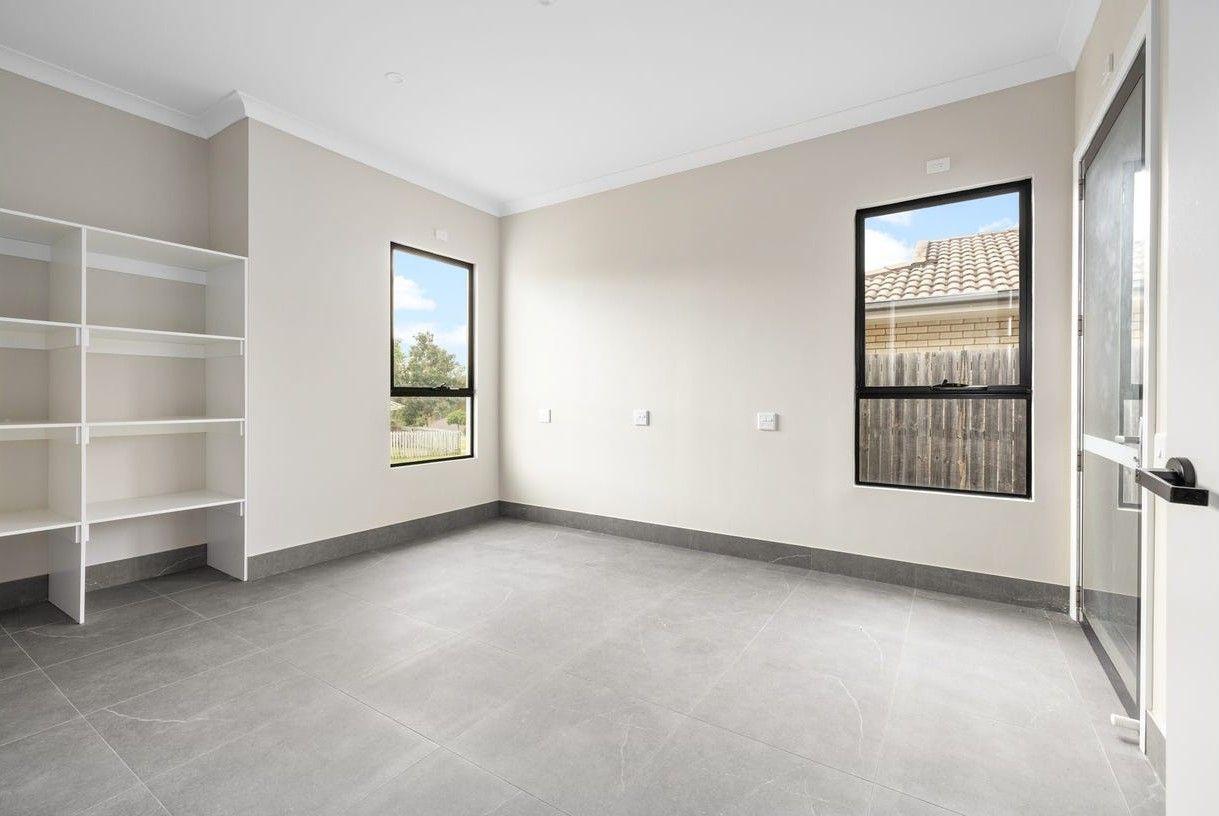 8 Ludwig St 4 - Bed 2