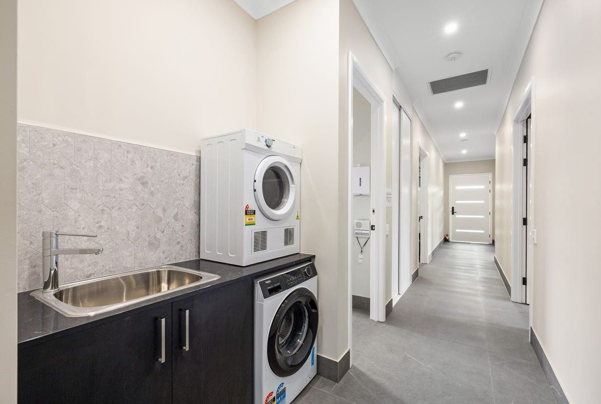 12 Ludwig St 4 - Ldy