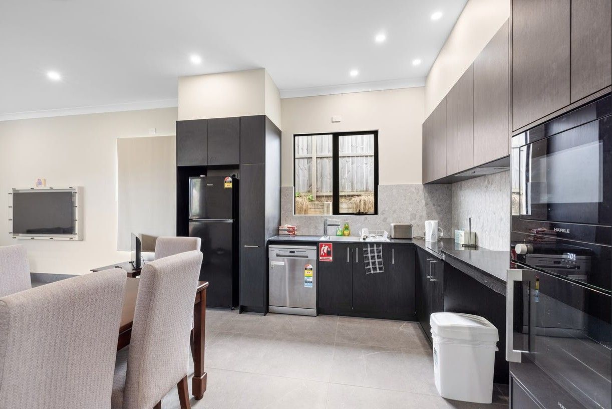 5 Ludwig St 4 - Kitchen