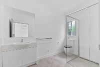 017 Open2view_ID940985-83_Queenstown_Avenue