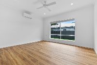 019 Open2view_ID940985-83_Queenstown_Avenue