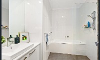 90 Bowker Street Shower