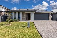 LR 20230421-19 Stewards dr-015_large