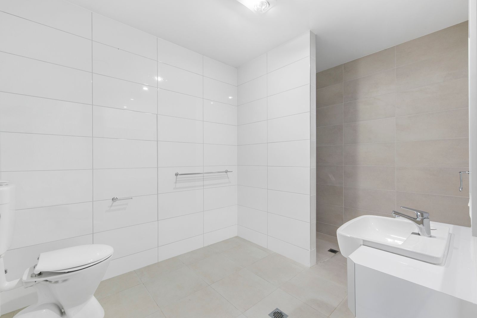003 Open2view_ID680124-9_Courtie_Street