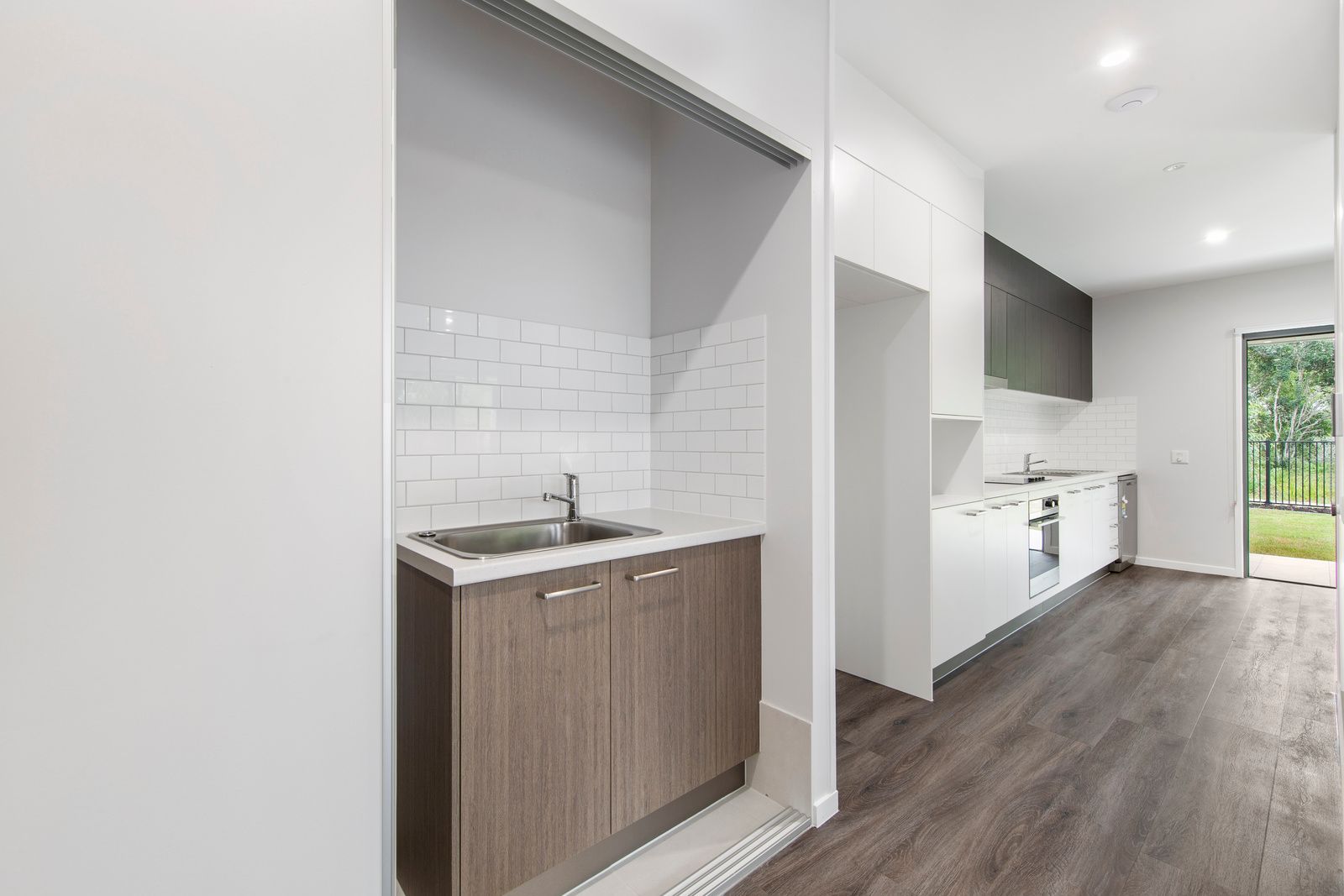 005 Open2view_ID680124-9_Courtie_Street