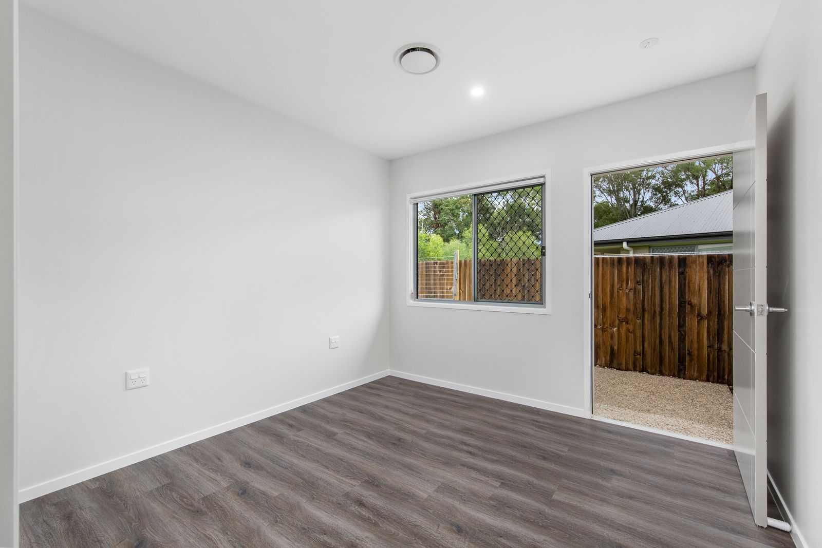 015 Open2view_ID680124-9_Courtie_Street