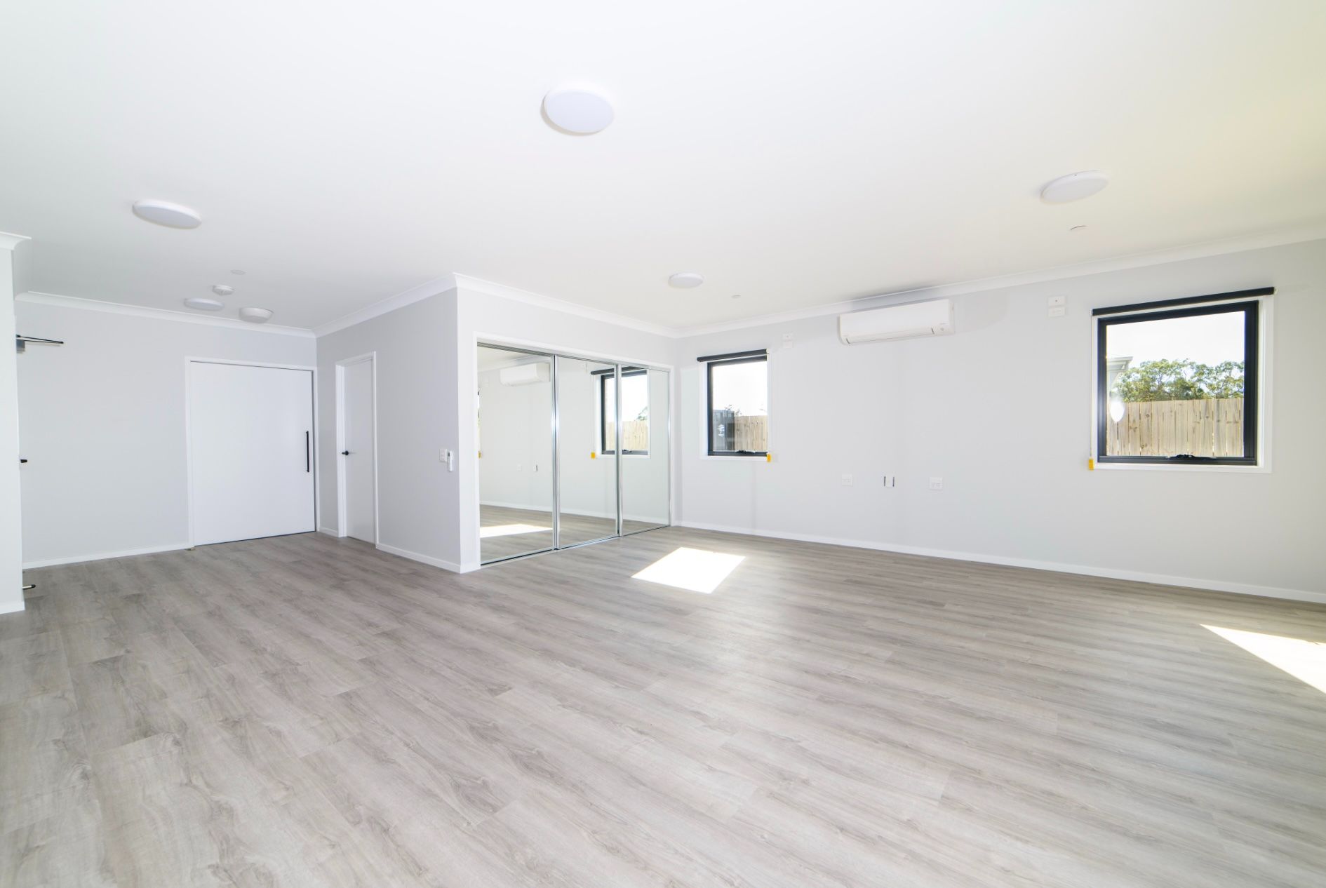 VIC POINT LIVING 2