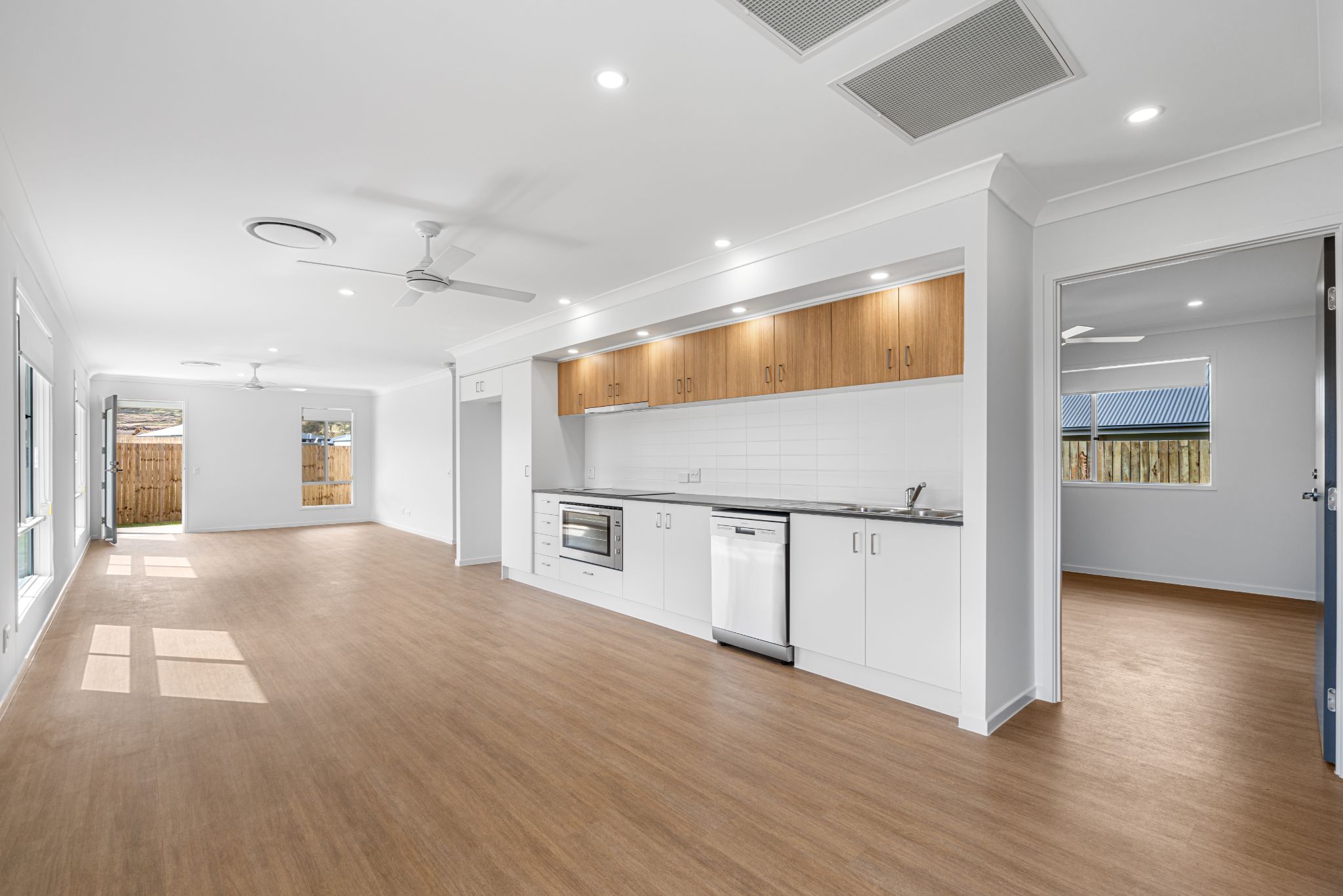 003 Open2view_ID957502-26_Jacana_St_Glenvale