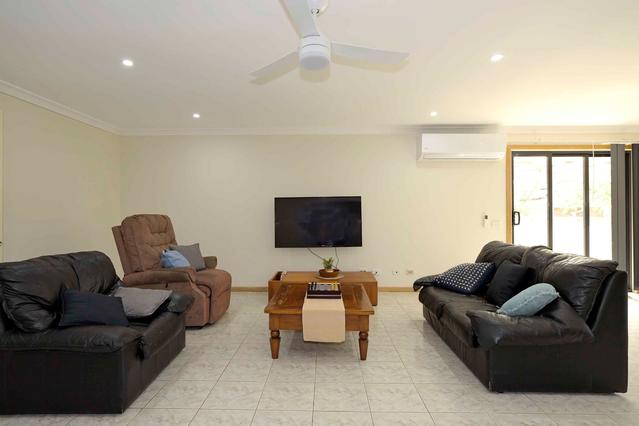 Sunnypine15435 38A St Albans