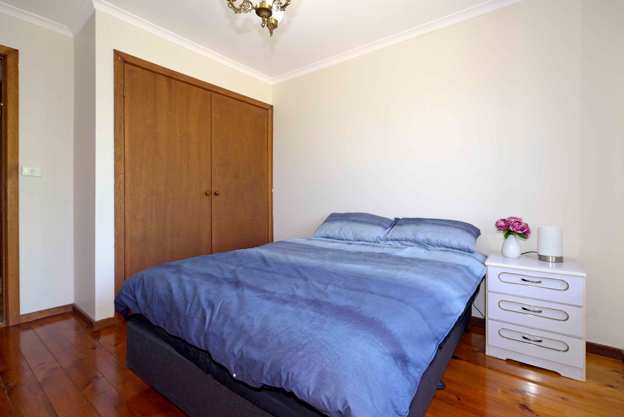 Sunnypine15471 38A St Albans