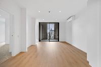 005 Open2view_ID825727-15_Service_Street