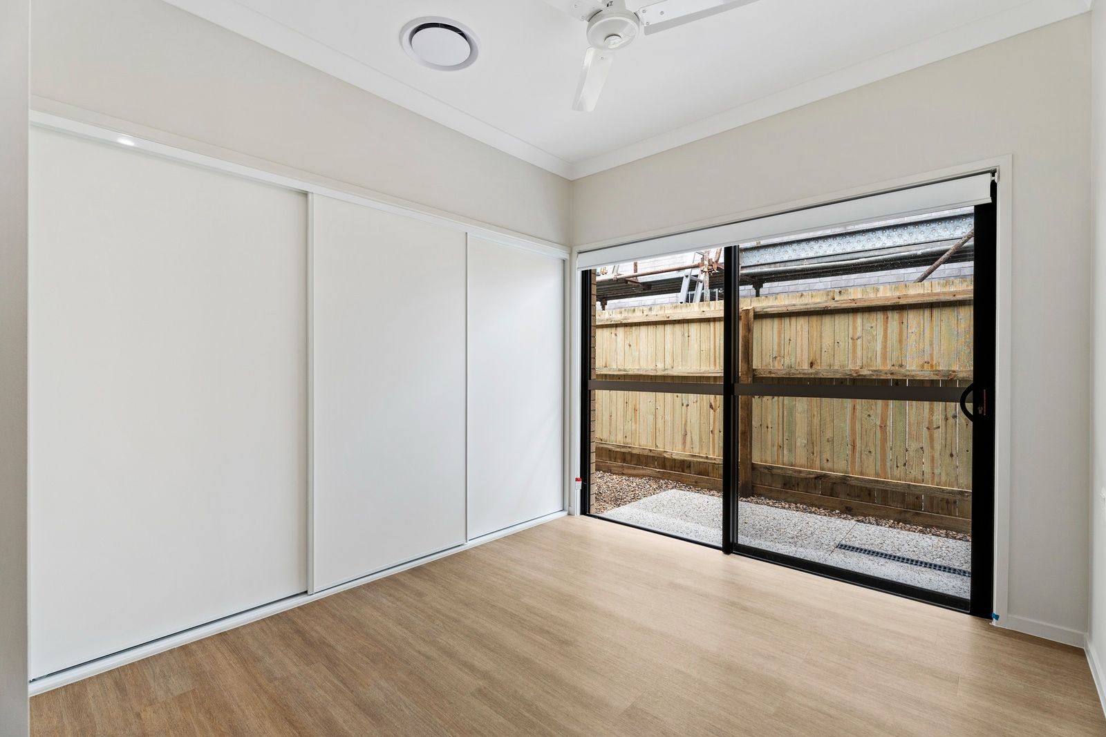 008 Open2view_ID971328-38_Calli_Avenue