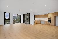 013 Open2view_ID825727-15_Service_Street