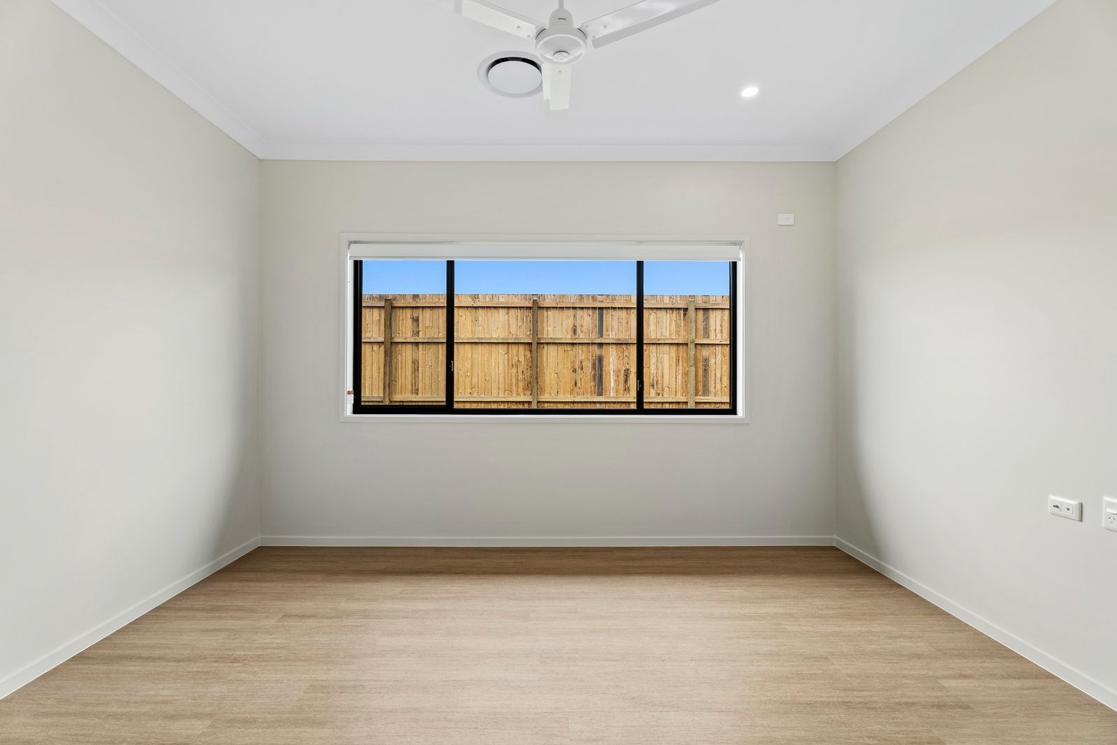 010 Open2view_ID971328-38_Calli_Avenue