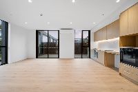 010 Open2view_ID825727-15_Service_Street