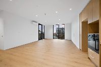 009 Open2view_ID825727-15_Service_Street