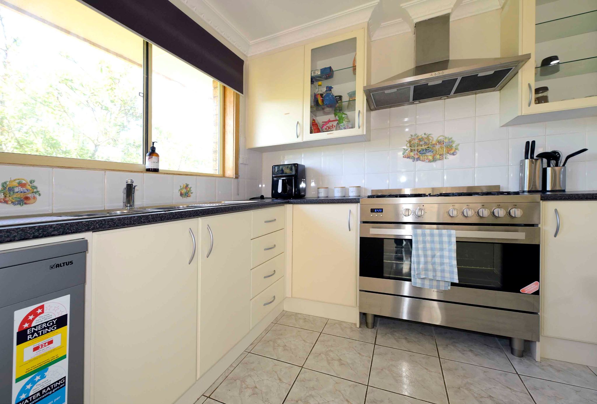 Sunnypine15443 38A St Albans