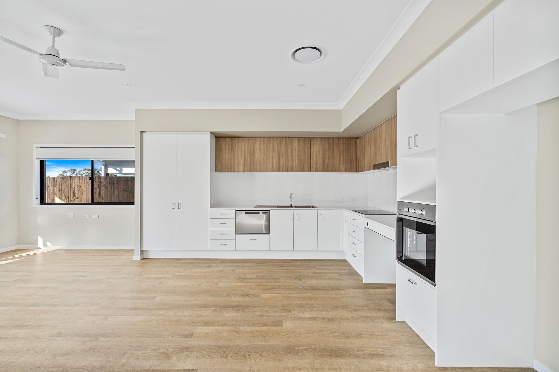 010 Open2view_ID958246-12A_Daydream_Street