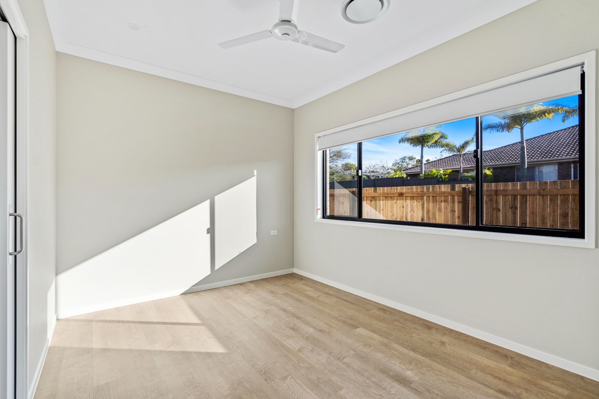 007 Open2view_ID958246-12A_Daydream_Street