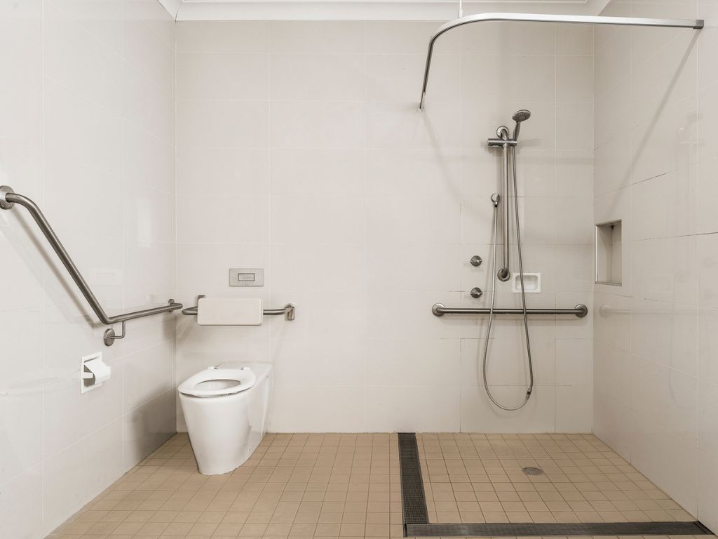 Churchill Bathroom2
