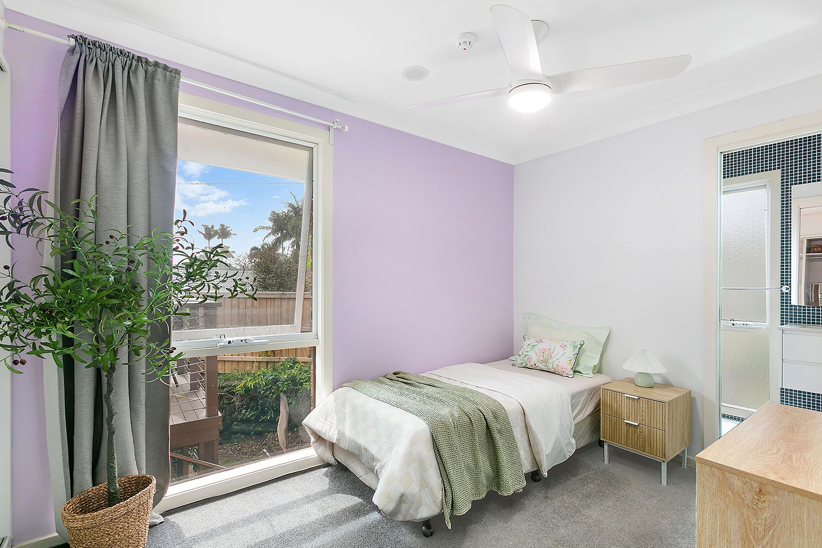 vacant bedroom