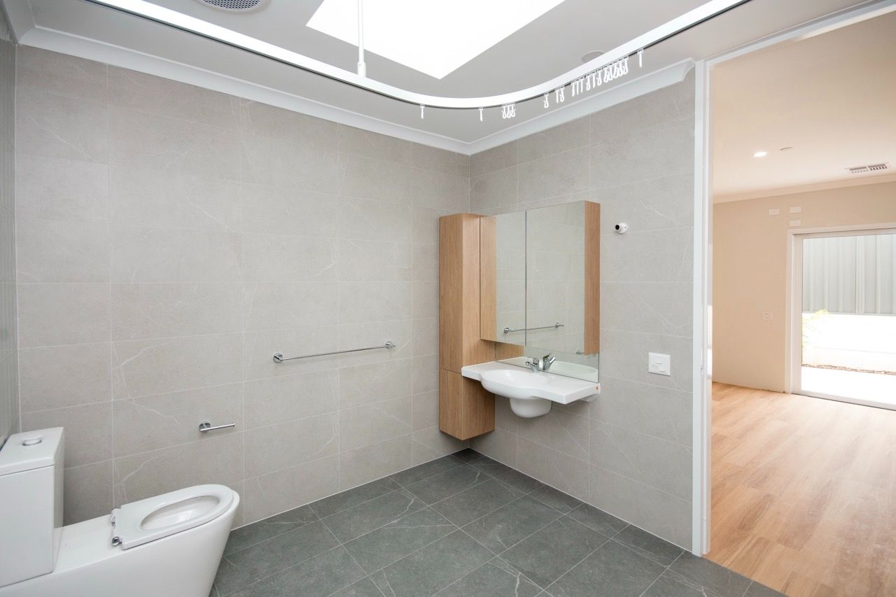 9 Ensuite Large