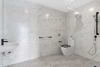 82e8e831 2147-4972-b589-b0ae93a0ff56-lg-pendle-bathroom-good-HPS