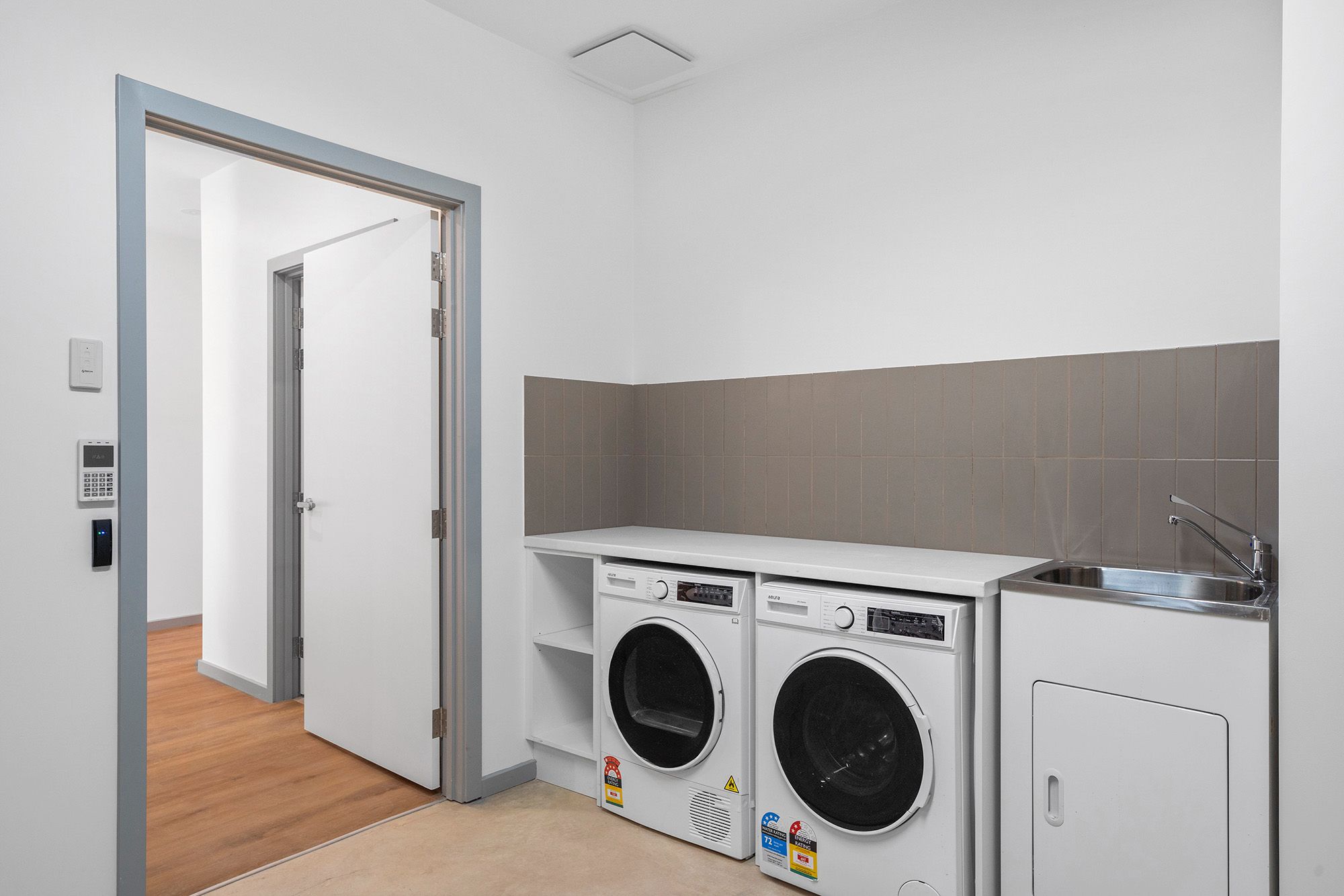 Collins European Laundry LR No Logo