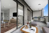 06247223 3b12-45d2-81fa-9a3723c52623-lg-balconystaged