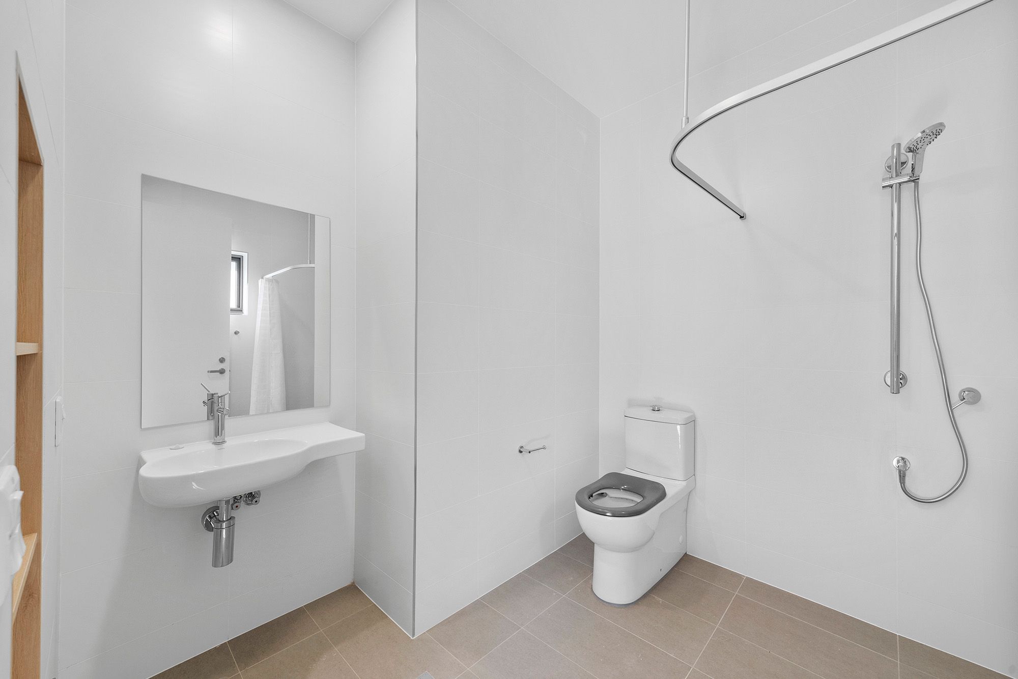 Collins Ensuite LR No Logo
