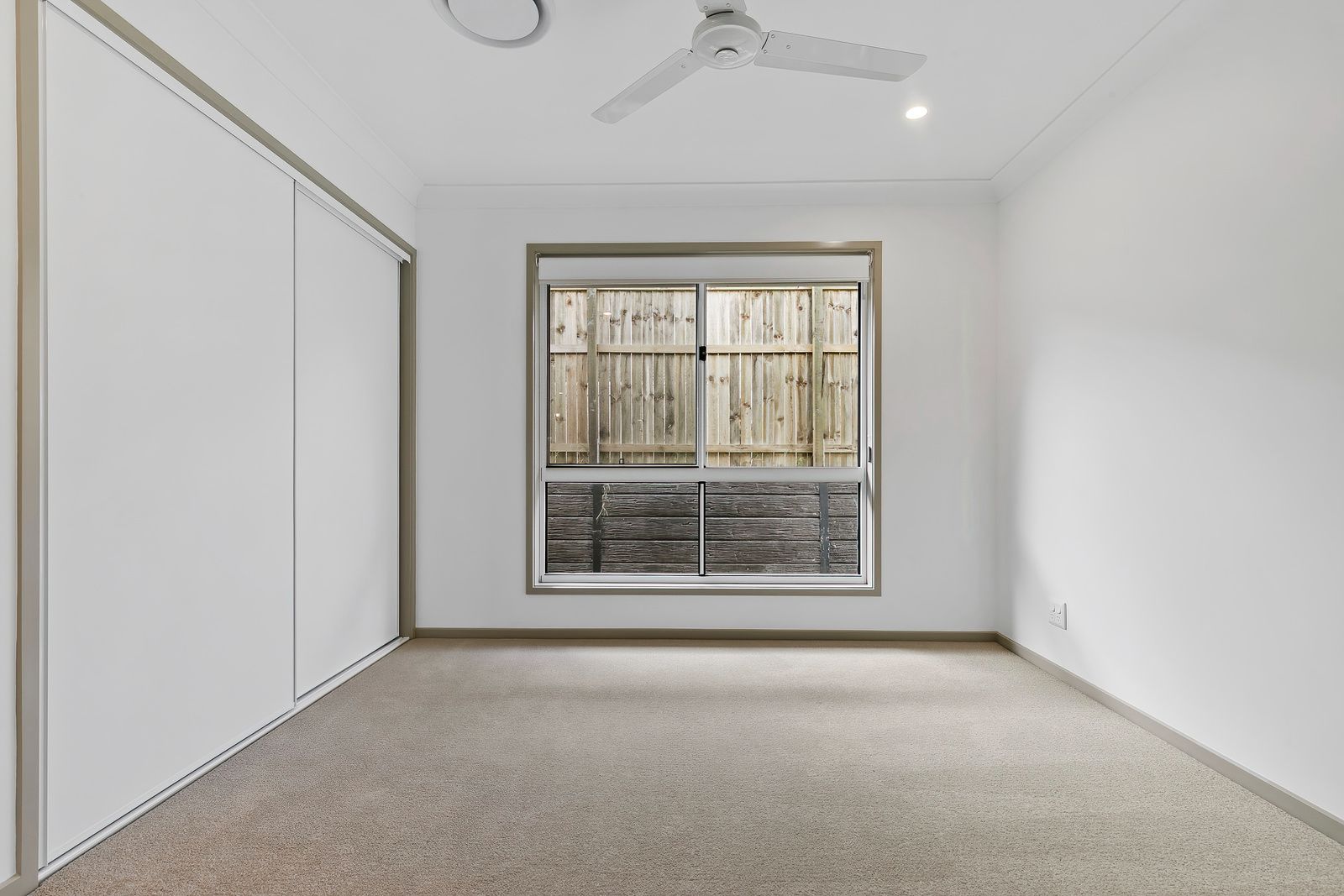 001 Open2view_ID966589-7_Elderberry_Street