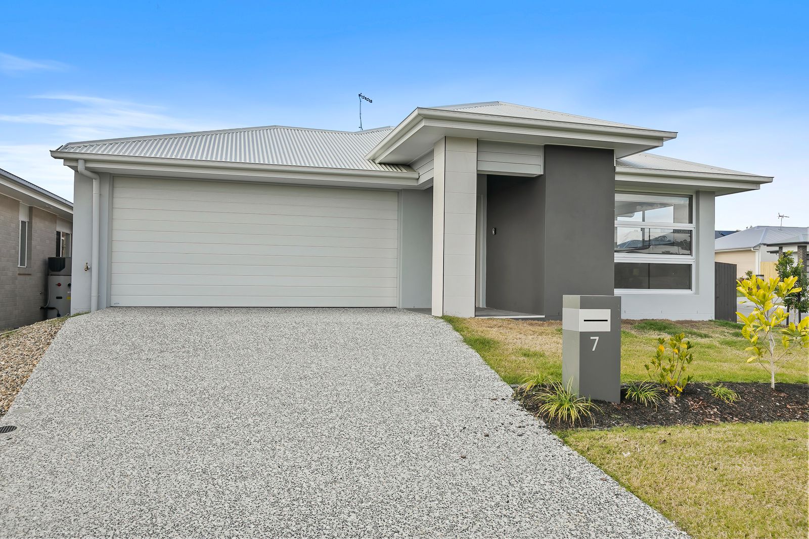 005 Open2view_ID966589-7_Elderberry_Street