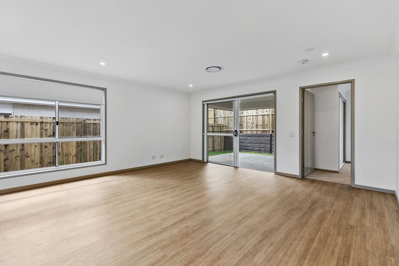 017 Open2view_ID966589-7_Elderberry_Street
