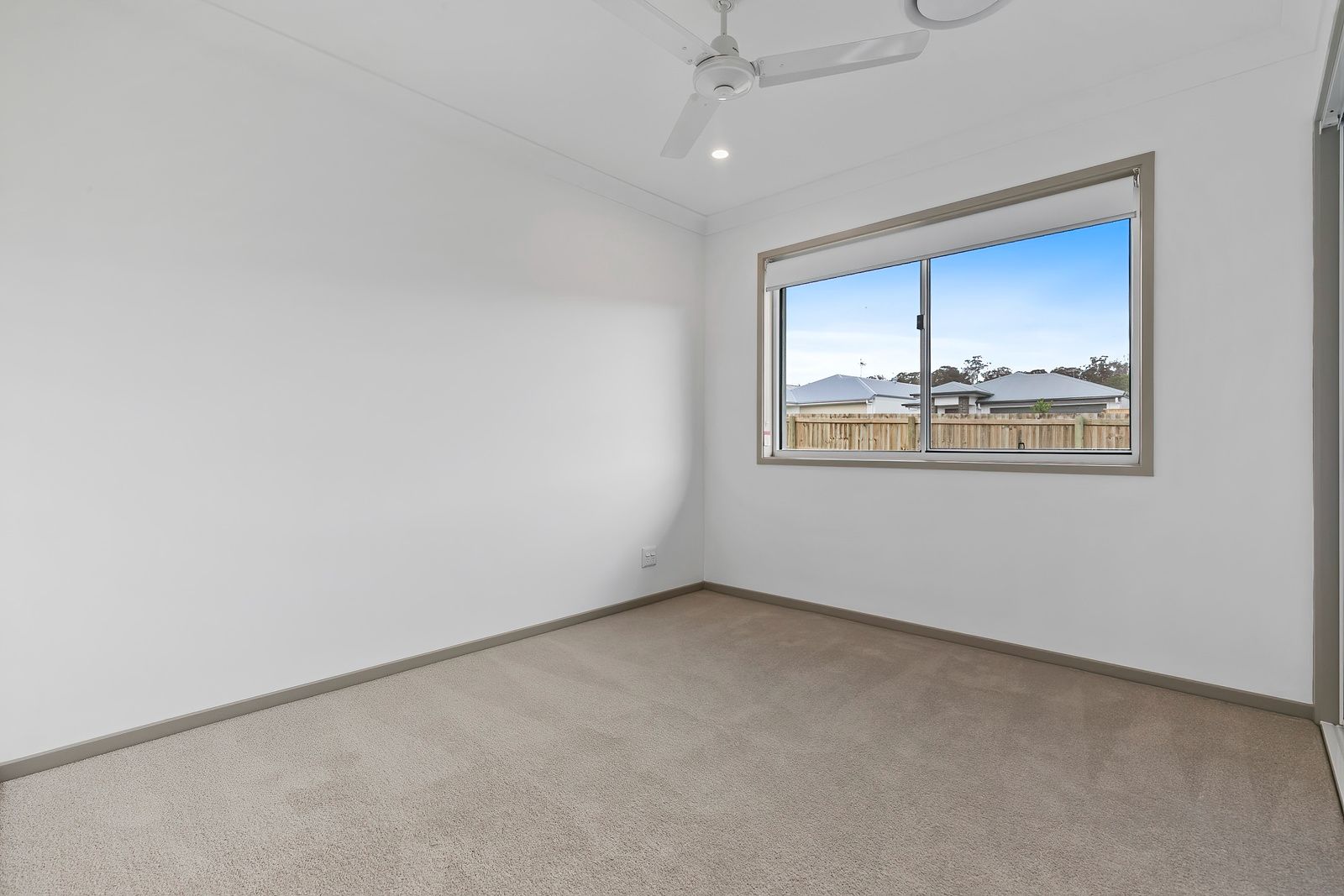 018 Open2view_ID966589-7_Elderberry_Street