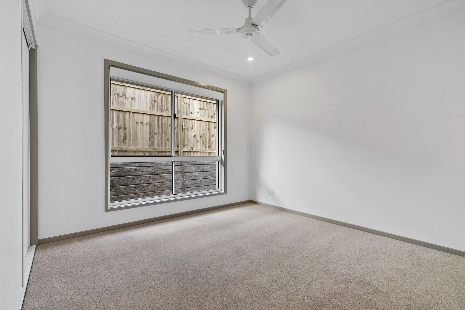 019 Open2view_ID966589-7_Elderberry_Street