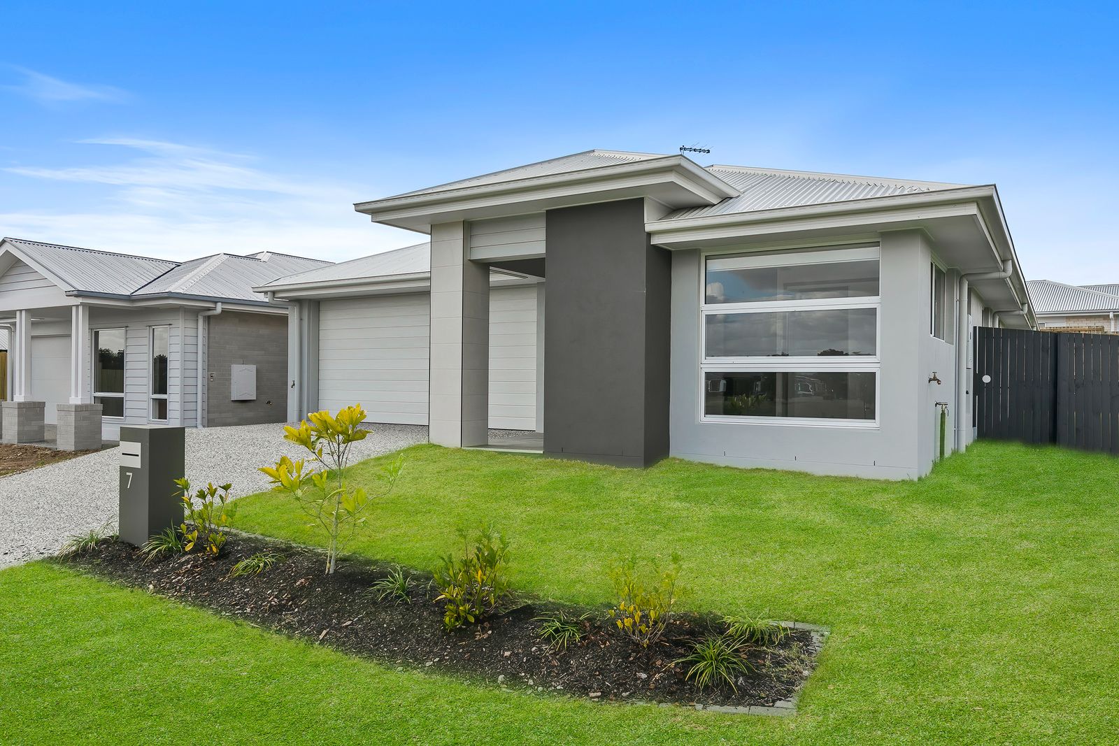 022 Open2view_ID966589-7_Elderberry_Street
