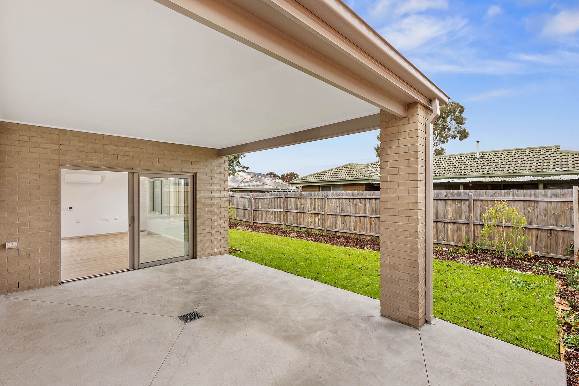 Freda Unit 2 Alfresco LR No Logo