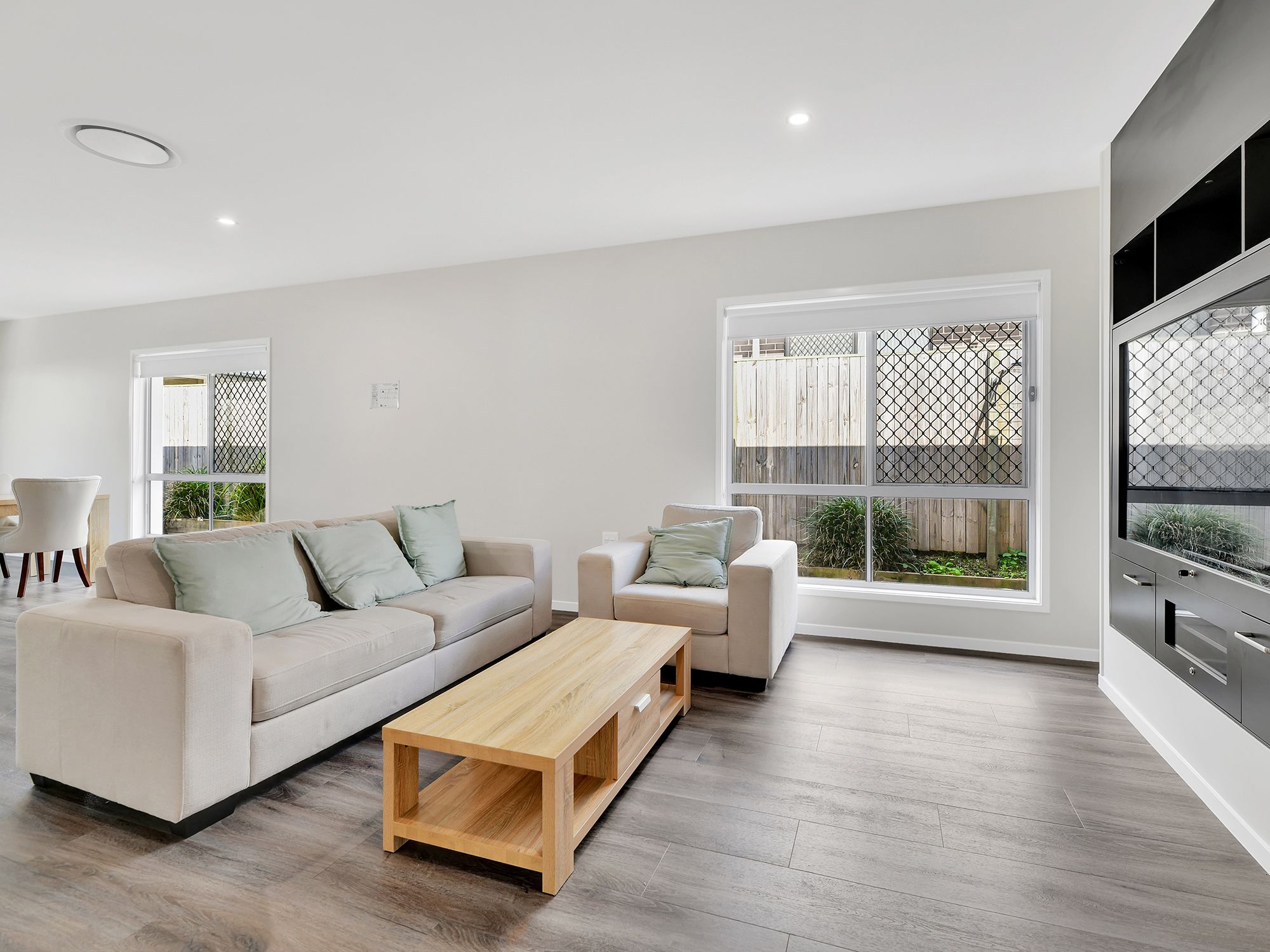 2 Roselea Ave 32 - Living 2