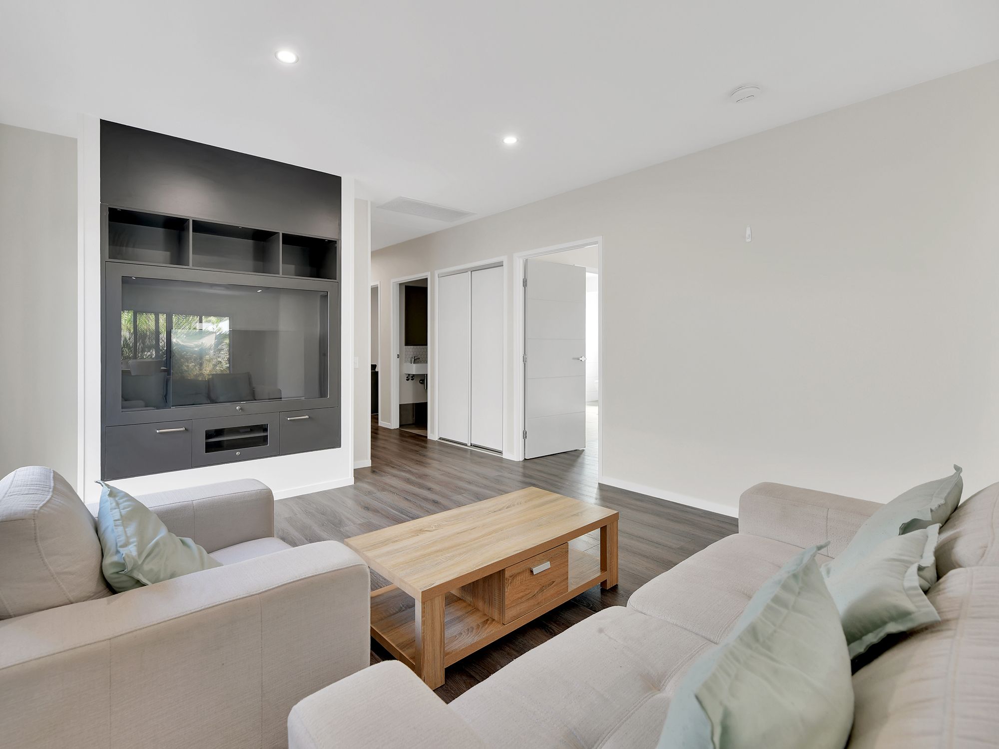 5 Roselea Ave 32 - Living